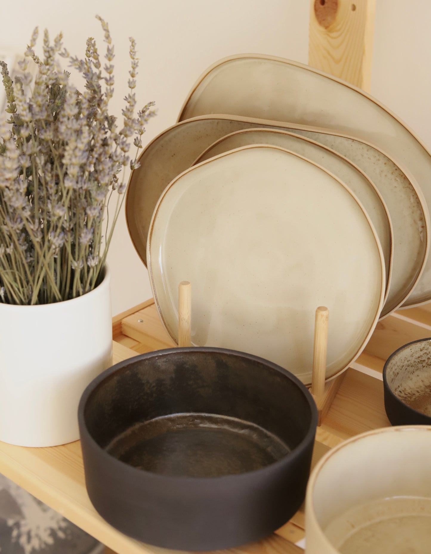 Gaia Black Large Kase