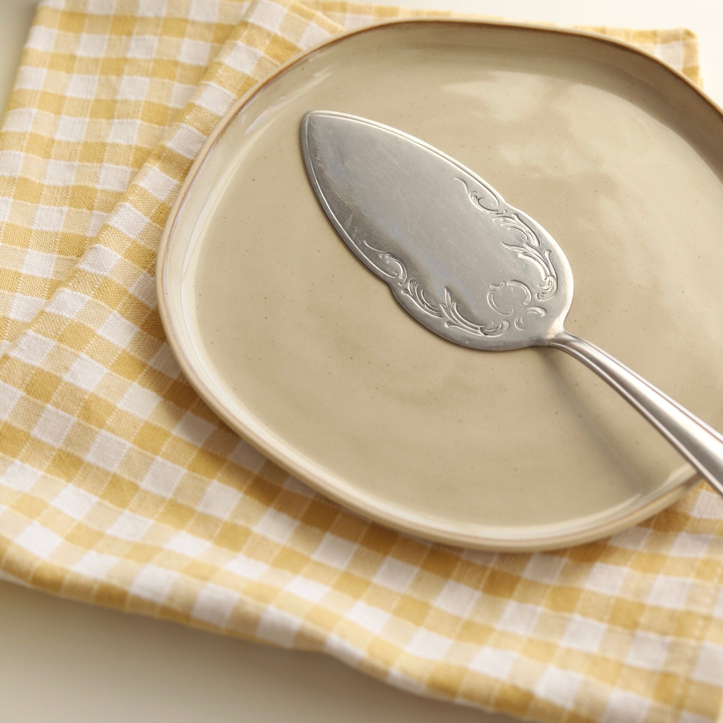 Hera Beige Amorf Tatlı Tabağı